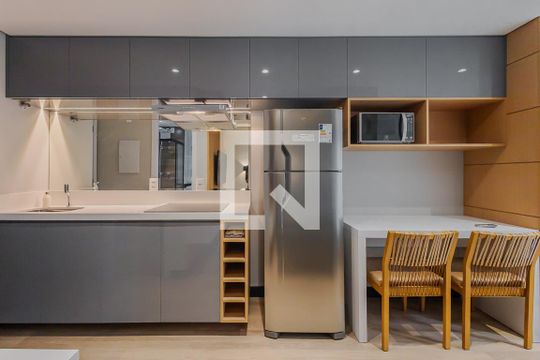Cozinha de kitnet/studio à venda com 1 quarto, 30m² em Jardins, São Paulo