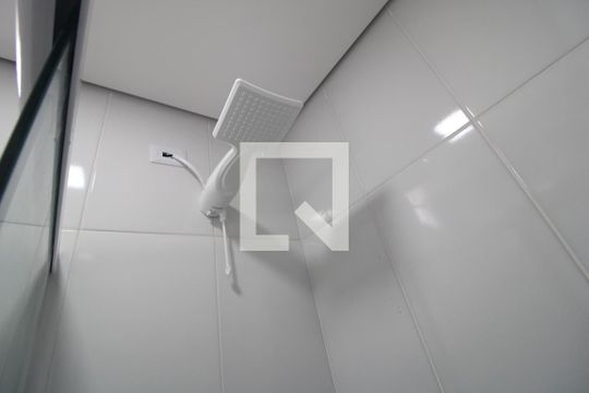 Banheiro de apartamento para alugar com 1 quarto, 18m² em Vila Castelo, São Paulo