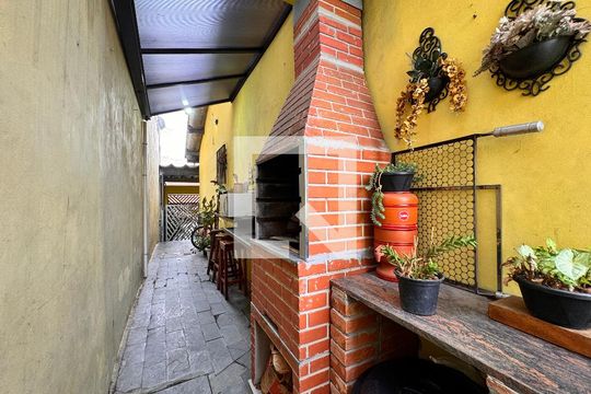 Quintal com churrasqueira de casa à venda com 2 quartos, 124m² em Parque Capuava, Santo André
