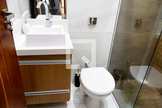 Banheiro de casa para alugar com 3 quartos, 137m² em Rochdale, Osasco