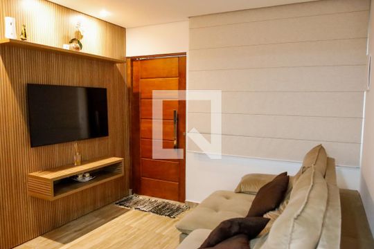 Sala de casa para alugar com 3 quartos, 137m² em Rochdale, Osasco