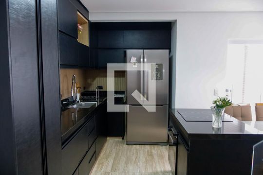Cozinha de casa para alugar com 3 quartos, 137m² em Rochdale, Osasco