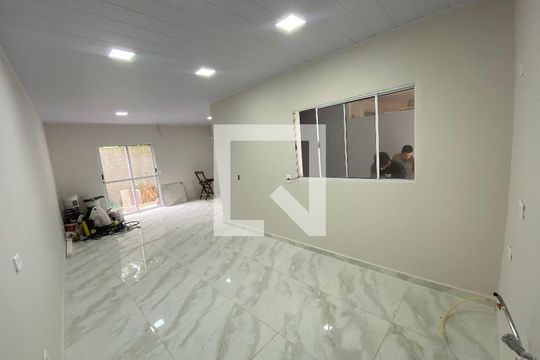 Sala de casa para alugar com 2 quartos, 96m² em Chácara Canta Galo, Cotia