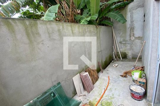 Quintal de casa para alugar com 2 quartos, 96m² em Chácara Canta Galo, Cotia
