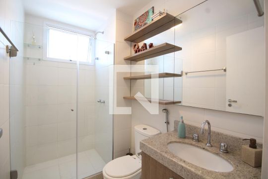 Banheiro Social de apartamento à venda com 2 quartos, 80m² em Barra da Tijuca, Rio de Janeiro