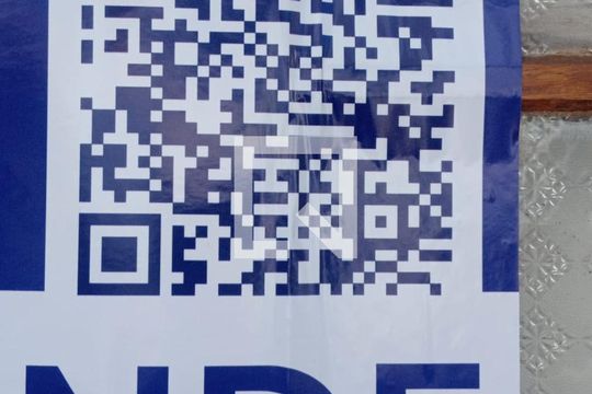 plaquinha instalada de casa à venda com 3 quartos, 450m² em Centro, Nova Lima