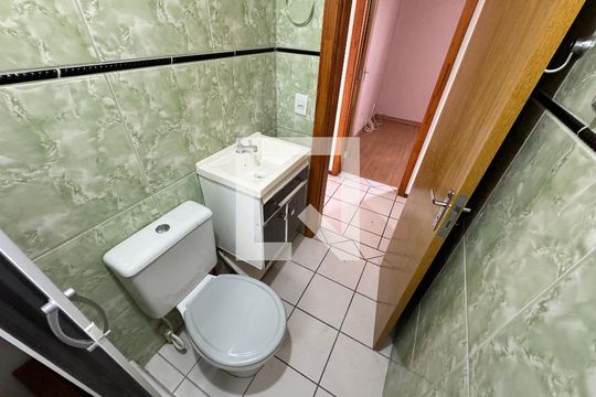 Banheiro de apartamento para alugar com 2 quartos, 44m² em Pinheiro, São Leopoldo