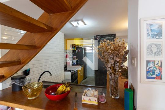 Cozinha de apartamento para alugar com 2 quartos, 77m² em Cerqueira César, São Paulo