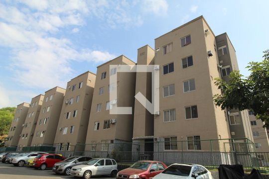 Fachada do bloco de apartamento à venda com 2 quartos, 45m² em Taquara, Rio de Janeiro