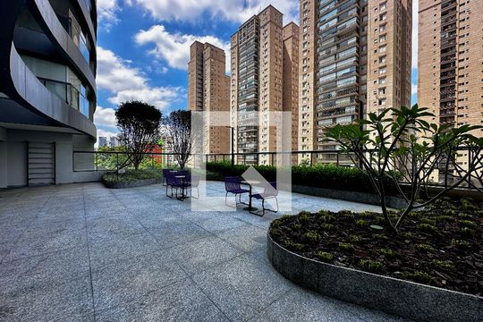 Área comum de kitnet/studio para alugar com 0 quarto, 30m² em Jardim das Acacias, São Paulo