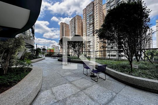 Área comum de kitnet/studio para alugar com 0 quarto, 30m² em Jardim das Acacias, São Paulo
