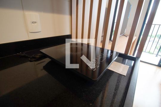 Cozinha de apartamento para alugar com 1 quarto, 28m² em Pinheiros, São Paulo