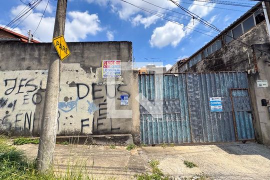 Fachada de casa à venda com 3 quartos, 360m² em Bandeirantes, Contagem