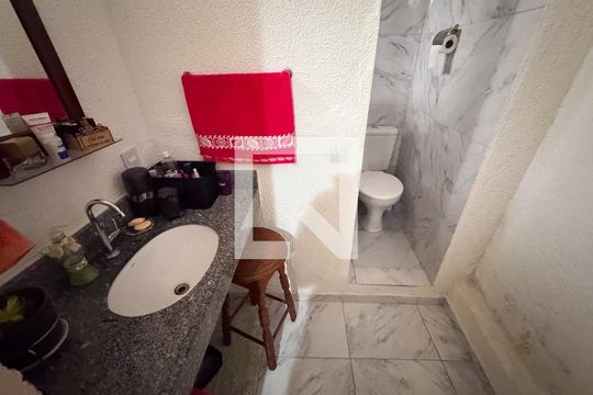 Banheiro suíte de casa à venda com 3 quartos, 360m² em Bandeirantes, Contagem