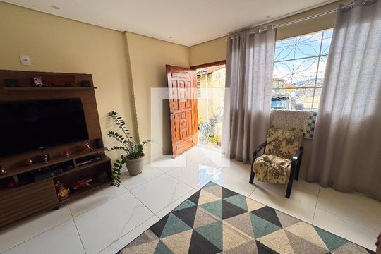 Sala de casa à venda com 3 quartos, 360m² em Bandeirantes, Contagem