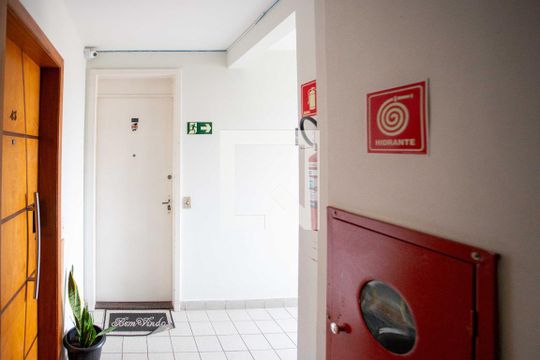 Hall de entrada de apartamento para alugar com 2 quartos, 56m² em Casa Grande, Diadema