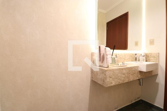 Banheiro de serviço de casa à venda com 4 quartos, 342m² em Vila Leopoldina, São Paulo