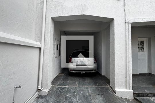Garagem de casa para alugar com 3 quartos, 200m² em Floresta, Belo Horizonte