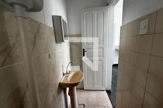 Banheiro 2 - 1° andar de casa para alugar com 3 quartos, 200m² em Floresta, Belo Horizonte