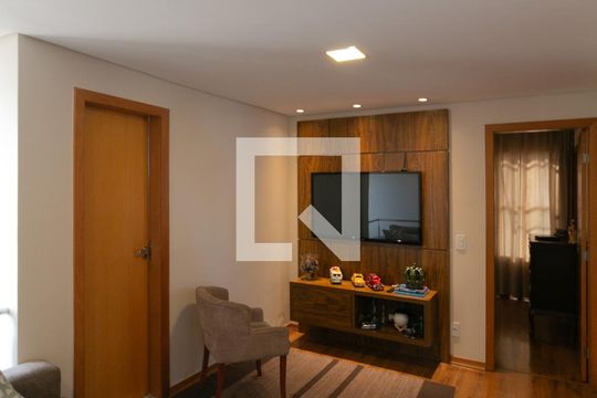 Sala de apartamento à venda com 3 quartos, 180m² em Heliópolis, Belo Horizonte
