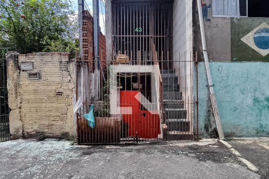 Fachada de casa para alugar com 1 quarto, 100m² em Vila Brasilina, São Paulo