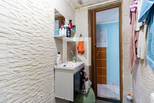Banheiro de casa para alugar com 1 quarto, 100m² em Vila Brasilina, São Paulo