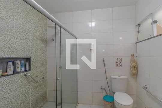 Banheiro de casa à venda com 3 quartos, 147m² em Caiçaras, Belo Horizonte