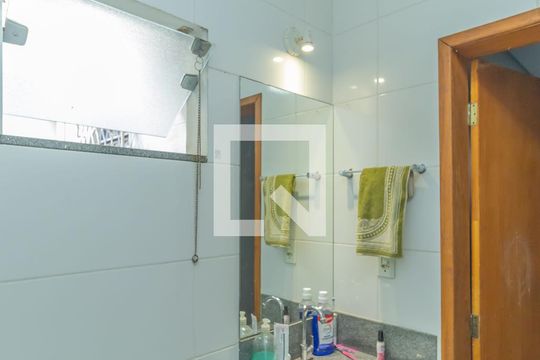 Banheiro de casa à venda com 3 quartos, 147m² em Caiçaras, Belo Horizonte