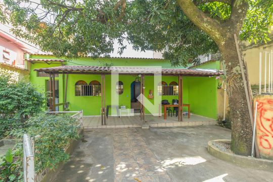 Fachada de casa à venda com 3 quartos, 147m² em Caiçaras, Belo Horizonte