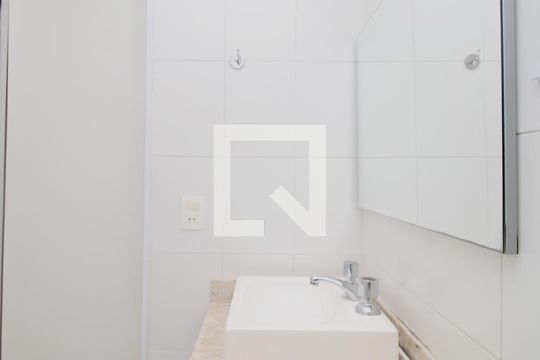 Banheiro da Suíte de casa de condomínio para alugar com 2 quartos, 120m² em Vila Santos, São Paulo