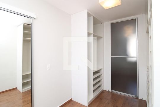 Closet da Suíte de casa de condomínio para alugar com 2 quartos, 120m² em Vila Santos, São Paulo