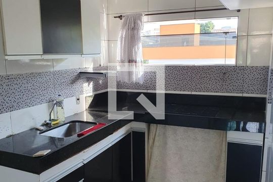 Cozinha  de casa para alugar com 2 quartos, 65m² em Santa Terezinha, Contagem