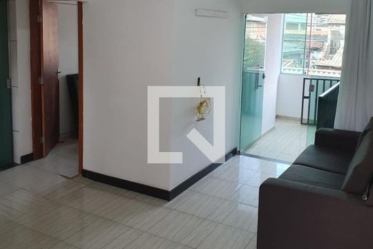 Casa para alugar com 2 quartos, 65m² em Santa Terezinha, Contagem