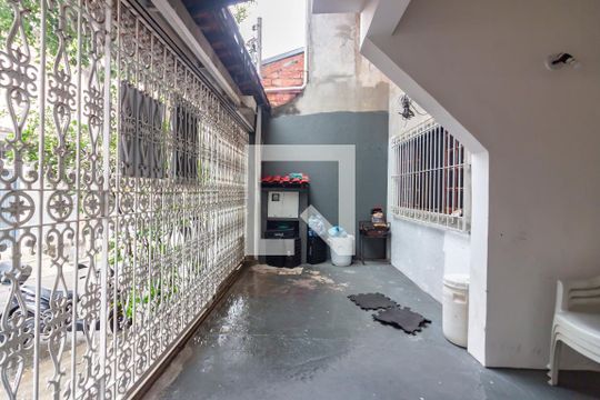 Garagem de casa à venda com 3 quartos, 270m² em Jardim Primeiro de Maio (chacara Fazendinha), Osasco
