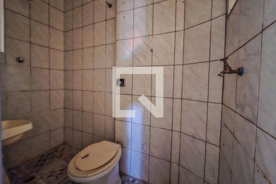 Banheiro de kitnet/studio para alugar com 1 quarto, 38m² em Varzea do Glicerio, São Paulo