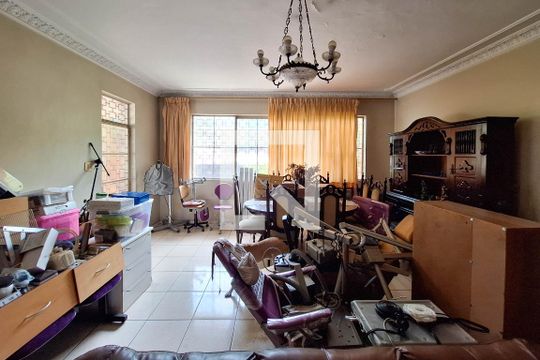 Sala de casa à venda com 3 quartos, 65m² em Santa Rosa, Niterói