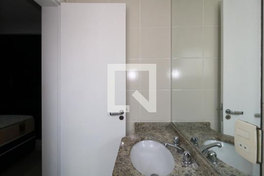 Banheiro da Suíte de apartamento para alugar com 2 quartos, 64m² em Jardim, Santo André