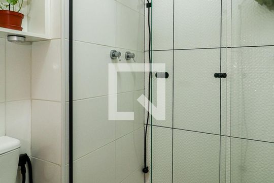 Banheiro de apartamento à venda com 2 quartos, 45m² em Morro Santana, Porto Alegre