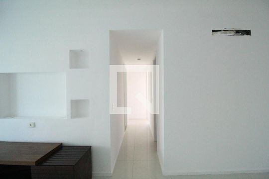 Sala - Corredor  de apartamento à venda com 3 quartos, 81m² em Barra da Tijuca, Rio de Janeiro