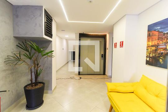 Hall de apartamento para alugar com 1 quarto, 27m² em Vila Invernada, São Paulo