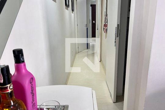 Corredor de apartamento à venda com 2 quartos, 58m² em Taquara, Rio de Janeiro