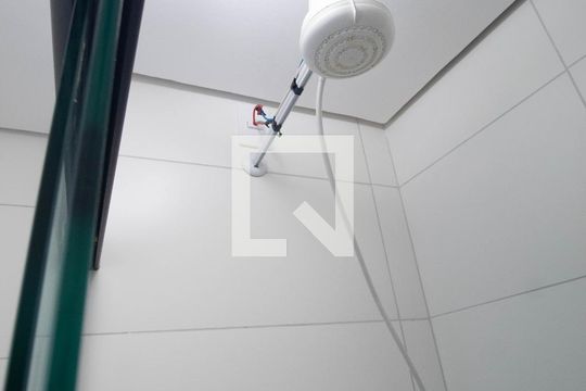 Banheiro de apartamento para alugar com 1 quarto, 29m² em Tucuruvi, São Paulo