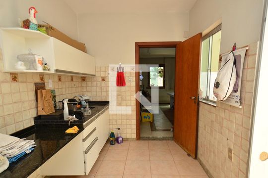 Cozinha casa1 de casa à venda com 5 quartos, 300m² em Sagrada Família, Belo Horizonte
