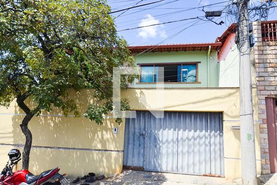 Fachada de casa à venda com 5 quartos, 300m² em Sagrada Família, Belo Horizonte