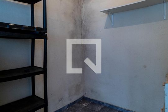 Quarto de Serviço de casa à venda com 2 quartos, 139m² em Vila Regina, São Paulo