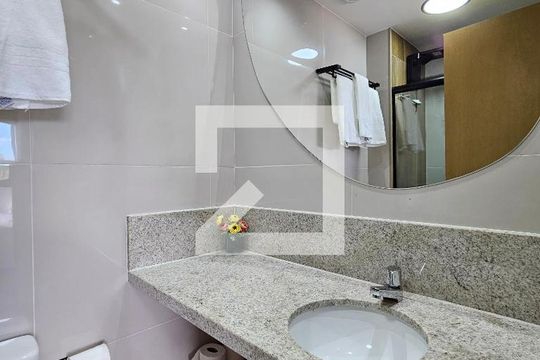 Banheiro de apartamento para alugar com 1 quarto, 25m² em Ondina, Salvador