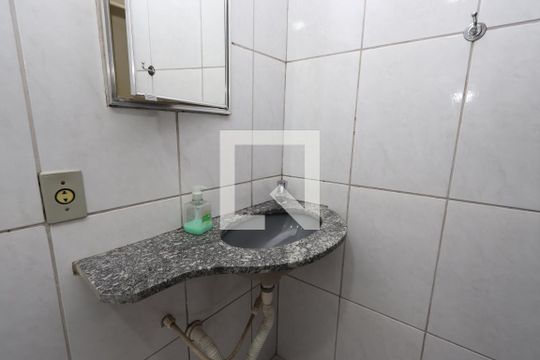 Banheiro de serviço de casa para alugar com 3 quartos, 180m² em Jardim Vila Formosa, São Paulo