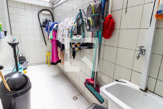 Área de Serviço de casa de condomínio para alugar com 3 quartos, 210m² em Vila Invernada, São Paulo