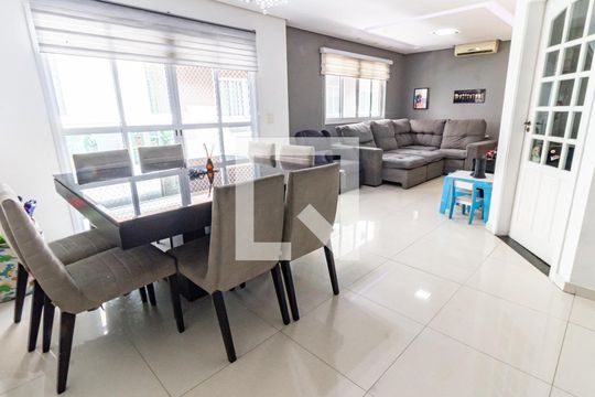 Casa de Condomínio para alugar com 3 quartos, 210m² em Vila Invernada, São Paulo
