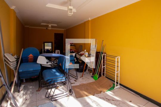 Garagem de casa à venda com 6 quartos, 500m² em Piratininga, Niterói